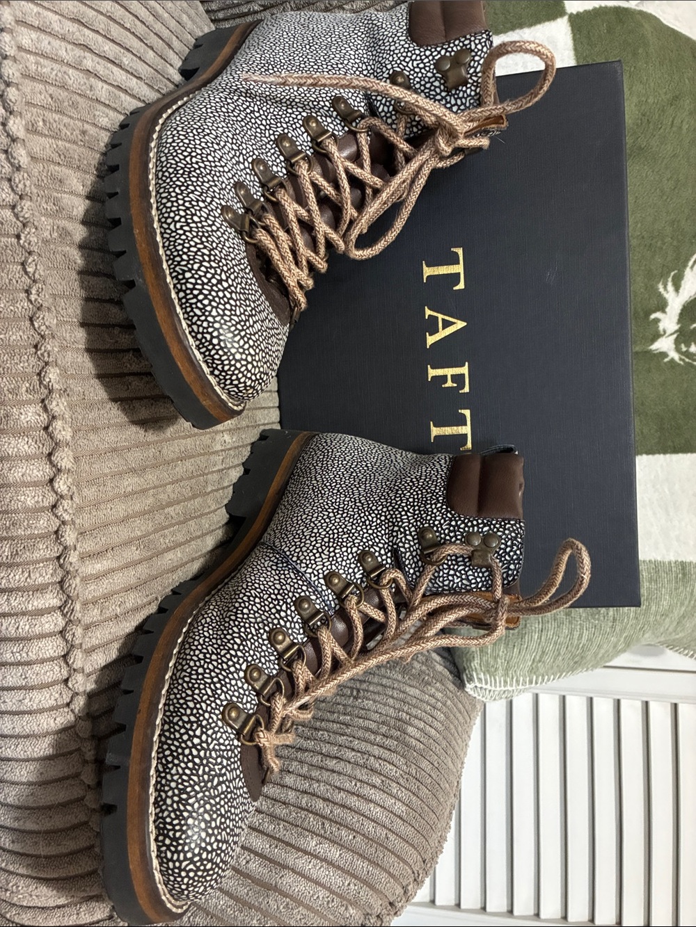 Taft Men’s Speckled Brown and White Lace-Up Boots